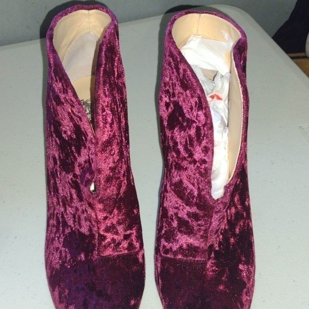 VINCE Camuto Evanata Crushed Velvet Bootie Red size 8.5 - Picture 13 of 14